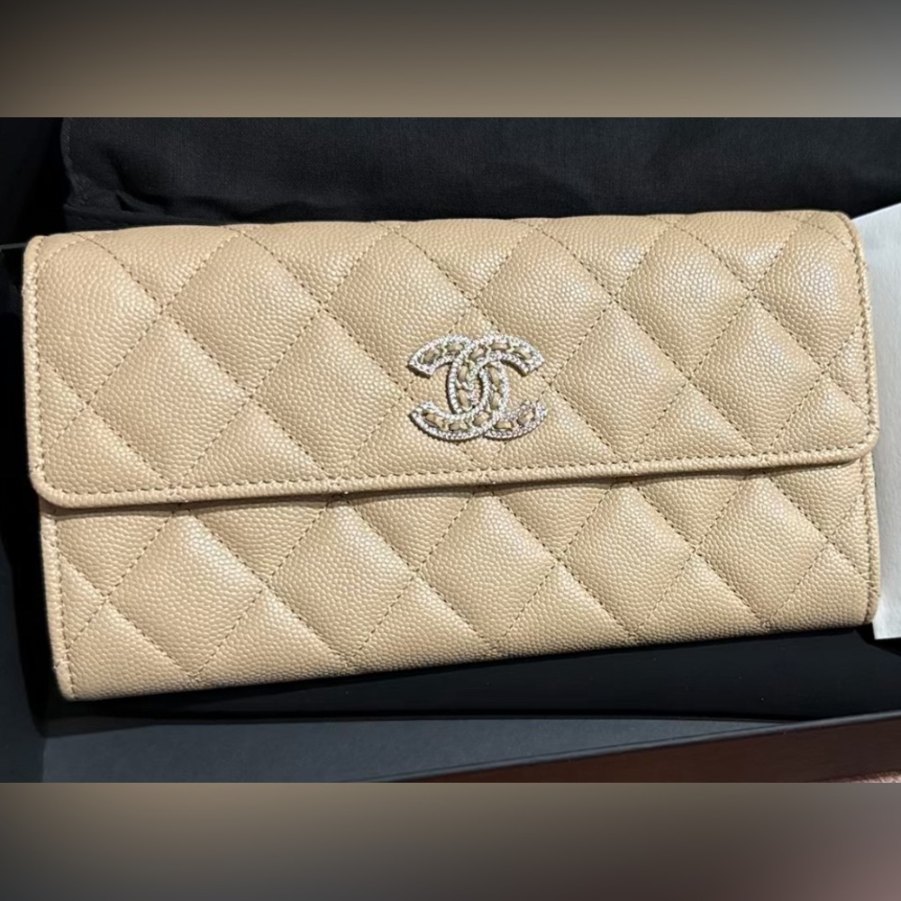 NWT! CHANEL Crystal CC Logo Large Gusset Flap Caviar Leather Wallet